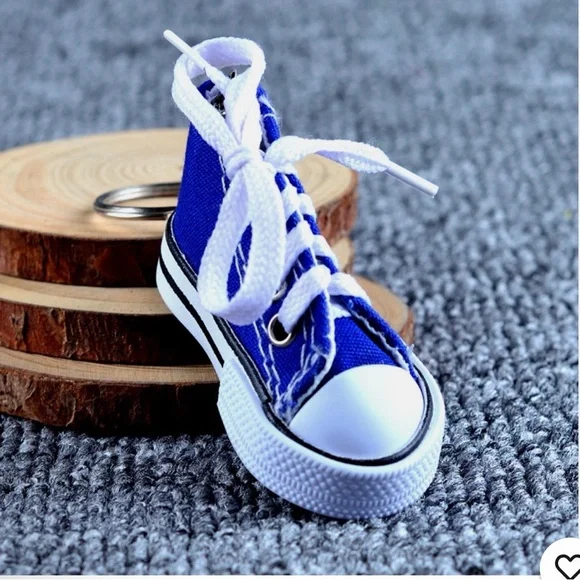 Sneaker Mini Key and Bag Chain - Picture 4 of 7